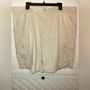 Beige cargo shorts 42W